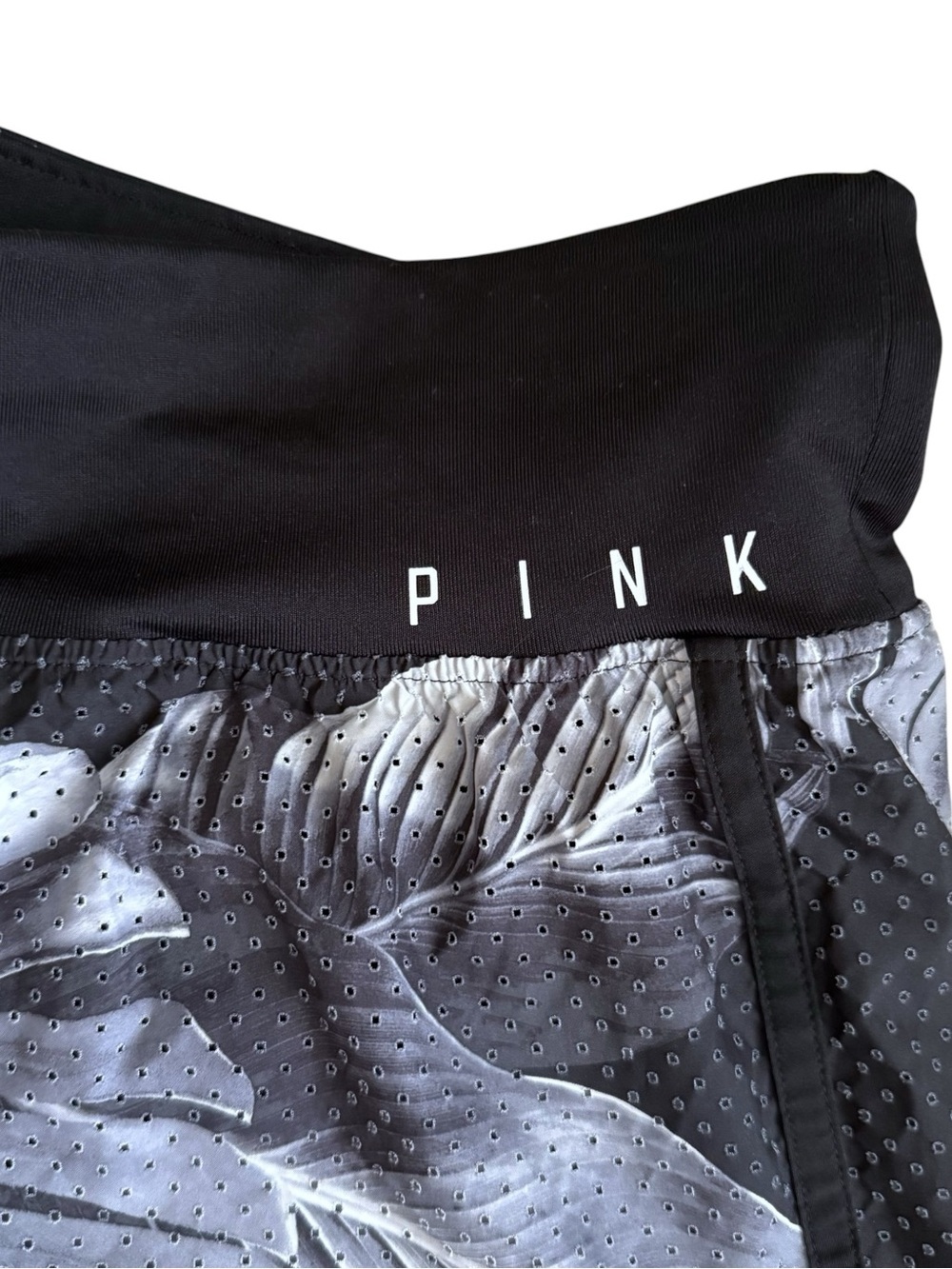 ⚡️10$ sale⚡️PINK Victoria's Secret Black Tropical Print Active Shorts Size S - Picture 2 of 4